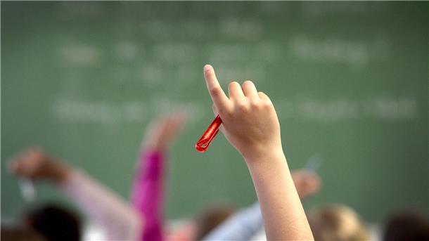 Verbände fordern 100 Milliarden für „Bildungswende“ Studien bestätigen immer wieder, dass Bildungserfolg in Deutschland stark von der Herkunft abhängt.