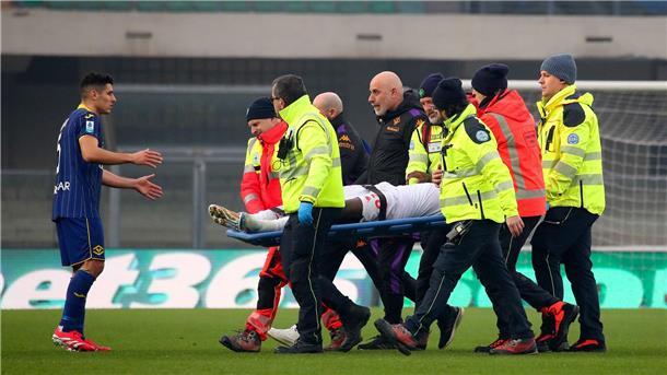 Nach Zusammenbruch auf Platz: Entwarnung bei Florenz-Stürmer Stürmer Moise Kean von der AC Florenz wird nach einem Zusammenbruch auf dem Platz in ein Krankenhaus gebracht.