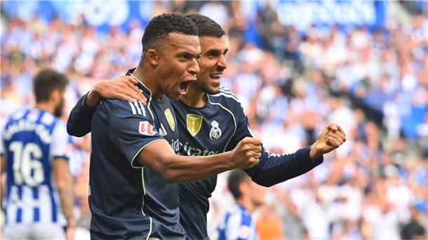 Mbappé sichert Real-Sieg zu zehnt - Alonso erbost über Rot Stürmerstar Kylian Mbappé (l) war der Garant für den vierten Saisonsieg von Real Madrid.