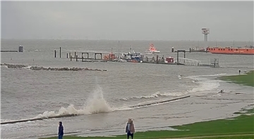 Sturm "Ignatz" fegt über den Norden. Unsere Karte mit Live-Webcams zeigt, wie sich das zwischen Cuxhaxen (Bild) und Borkum auswirkt.