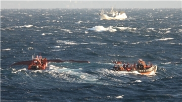 Fischerboot vor Südkorea gekentert Suchmaßnahmen laufen in den Gewässern südlich der Ferieninsel Jeju, nachdem ein 29 Tonnen schweres Fischerboot gekentert ist.