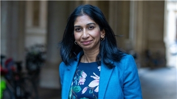 Suella Braverman trifft zur ersten Kabinettssitzung des neuen Premierministers Sunak in der 10 Downing Street ein.