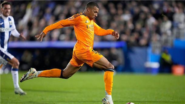 Mbappé nach Tor für Real: Finde langsam Rhythmus Superstar Kylian Mbappé fühlt sich langsam angekommen im Team.