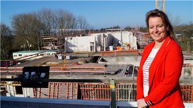 Susanne Knaus, stellvertretende Leiterin der Oberschule Dorum, freut sich auf den Neubau.