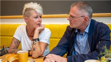 Susanne König und Frank Barnkow sind erleichtert. Der ungeklärte Mord an ihrer Mutter Bärbel Barnkow wird nach 32 Jahren erneut untersucht.