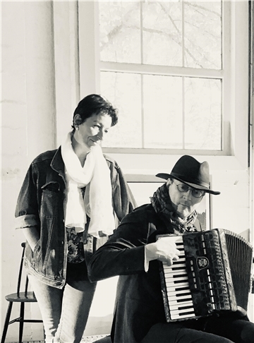 Susanne Schwan und Musiker Simon Bellett