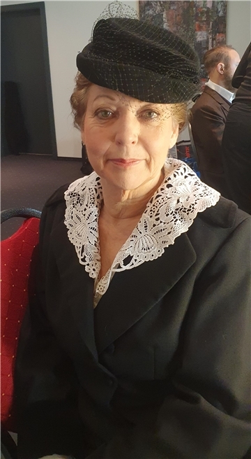 Susanne Seedorf ist zurechtgemacht für ihre Rolle als Komparsin in dem Film "Bernhard Hoetger - Zwischen den Welten" über den Bildhauer und Architekten Hoetger. Bernhard Hoetger hat entscheidend beigetragen zur Architektur der weltberühmten Bremer Böttcherstraße.