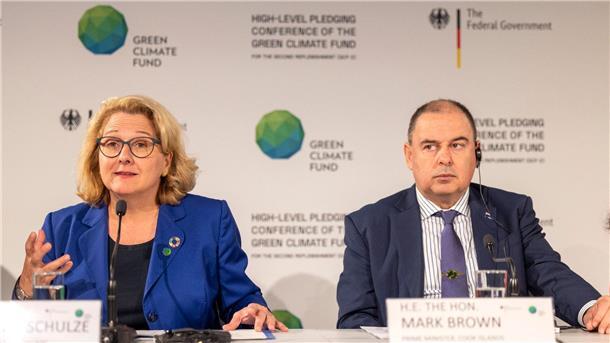 Svenja Schulze (SPD) Bundesministerin für wirtschaftliche Zusammenarbeit und Entwicklung, neben Mark Brown, Ministerpräsident der Cookinseln im Südpazifik.