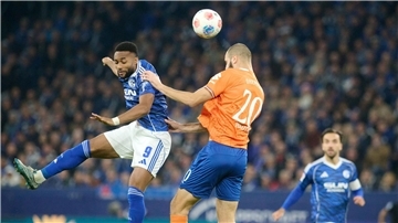 Sylla schießt Schalke an die Tabellenspitze Sylla erzielte das 1:0 für Schalke.