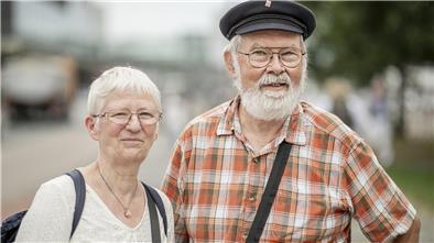 Zwei Menschen im Porträt. 