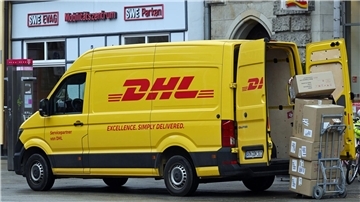 Täglich im Stadtbild zu finden: Zustellfahrzeuge von Paketlieferdiensten.