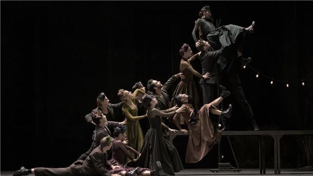 Tänzer und Tänzerinnen des Staatsballetts Berlin bei der Premiere von „Bovary“ an der Deutschen Oper Berlin.