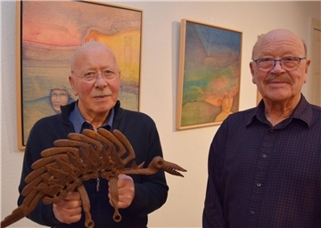 Nordenham: Darum stellen zwei Brüder (77 und 85) jetzt erstmalig zusammen aus Zwei Männer mit Kunstwerken