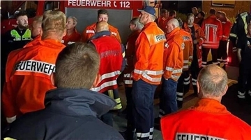 Feuerwehrleute bei Suchaktion