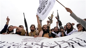 Taliban-Kämpfer in Kabul: Die Islamisten weisen die Vorwürfe als „Propaganda“ und „unwahr“ zurück.