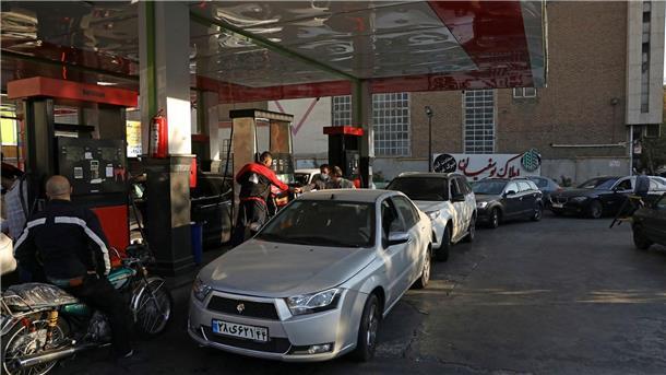 Iran sieht Israel hinter Hackerangriff auf Tankstellen Tankstelle in Teheran. Irans Regierung hat seinen Erzfeind Israel für einen mutmaßlichen Hackerangriff auf Tankstellen verantwortlich gemacht.