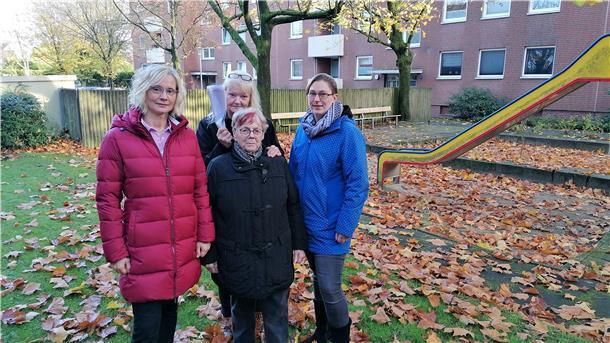 Tatjana Werner (v.l.), Monika Bewer, Helma Krüger und Jessica Franzmann gehören zu den 51 Parteien, die sich gegen hohe Nachzahlungen und das Vorgehen der LEG wehren.