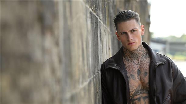 Tattoo-Model Fabien Tiejen spielt in einem ARD-Zweiteiler mit.