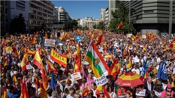 Tausende Anhänger der konservativen Volkspartei (PP) haben in Spanien gegen eine mögliche Amnestie für katalanische Separatisten protestiert.