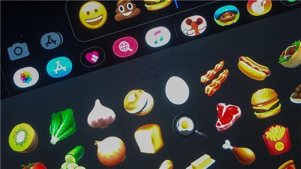 Lächeln auf dem Handy fühlen Tausende verschiedene Emojis liegen bereit, um etwas zu erzählen.