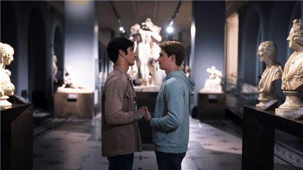 Film: Sohn der US-Präsidentin liebt britischen Prinzen Taylor Zakhar Perez (l) als Alex Claremont-Diaz und Nicholas Galitzine als Prince Henry im Film „Rot, weiß und königlich blau“.