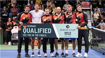 Teamchef Michael Kohlmann (l) muss beim Davis Cup in China auf Jan-Lennard Struff und Dominik Koepfer verzichten. Die Doppelspezialisten Tim Pütz und Kevin Krawietz sowie Maximilian Marterer (von links) fürs Einzel werden dabei sein.