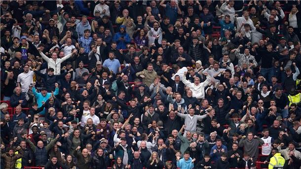 Homophobe Gesänge: Tottenham prangert Fan-Verhalten an Teile der Spurs-Fans fielen beim Auswärtsspiel gegen Manchester United negativ auf.