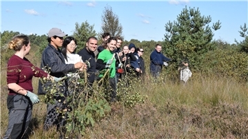 Teilnehmende des internationalen Jugendworkcamps im Stellingsmoor.