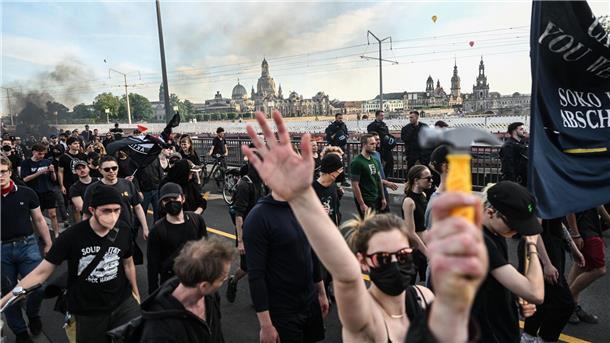 Lina E.: Polizei bereitet sich auf Großeinsatz vor Teilnehmer demonstrieren in Dresden gegen die Verurteilung der mutmaßlichen Linksextremistin Lina E.
