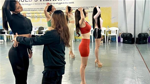Miss Deutschland in Manila: Wo die Königinnen Laufen lernen Teilweise geht es in der Schule zu wie in einem Fitnessstudio