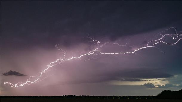 Teilweise kann es auch nochmal Gewitter geben. 