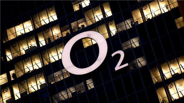 Deutlich mehr Kunden: O2 macht einen kräftigen Gewinn Telefónica ist neben der Deutschen Telekom und Vodafone einer der drei deutschen Handynetz-Betreiber.