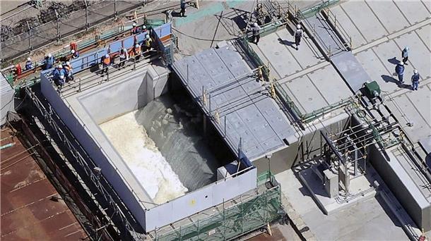 Japan beginnt Verklappung von Fukushima-Kühlwasser Tepco verdünnt das Kühlwasser so weit mit Meerwasser, dass die Tritiumkonzentration auf 1500 Becquerel pro Liter sinkt. Anschließend wird es über einen Unterwassertunnel im Pazifik verklappt.