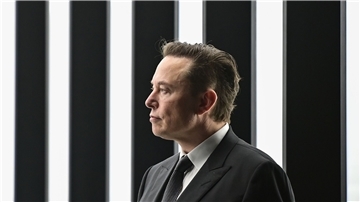 Tesla-Chef Elon Musk bei der Eröffnung seiner Giga-Fabrik in Brandenburg.