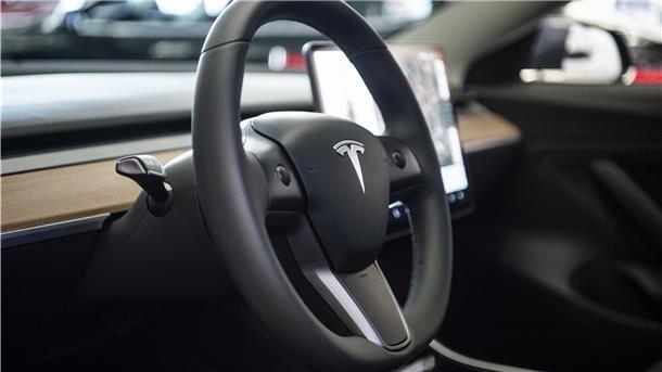 Tesla dreht auf: Der E-Autobauer auf schreibt drei Quartale in Serie schwarze Zahlen.