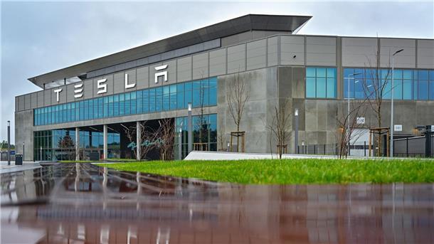 Tesla setzt Produktion in Grünheide für zwei Wochen aus Tesla will vom 12. Februar an die Produktion wieder voll aufnehmen.