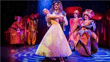 Theater Liberi präsentiert mit „Die Schöne und das Biest“ ein Musical für die ganze Familie in der Stadthalle Bremerhaven.