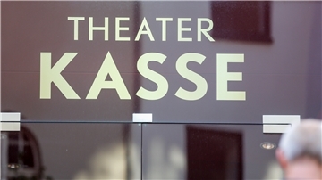 Berlin: Eingang zu der Theaterkasse im Admiralspalast.