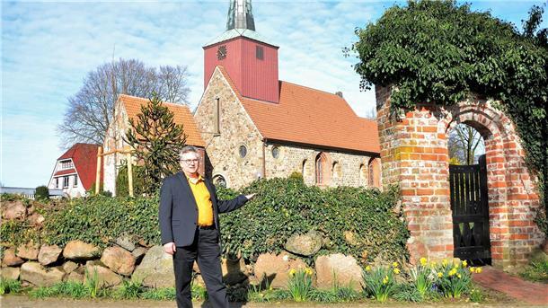 Thomas Casper und seine Mitstreiter laden ein, beim großen Geburtstagsfest des Kirchenkreises Wesermünde am Pfingstsonntag rund um die Debstedter Kirche dabei zu sein.