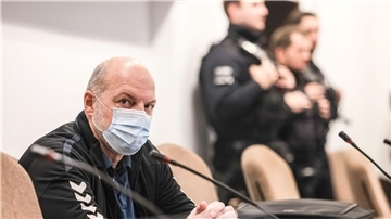 Thomas Drach sitzt im Gerichtssaal auf der Anklagebank.