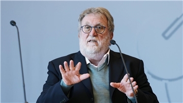 Thomas Mertens, der Vorsitzende der Ständigen Impfkommission (Stiko), gibt sein Amt auf.