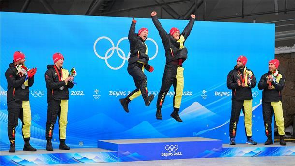 Bob: Friedrich-Topmann will Olympia-Gold nun mit Konkurrent Thorsten Margis (4 v l) wechselt ins Team Johannes Lochner (l) und fährt dann gegen Goldmedaillengewinner Francesco Friedrich.