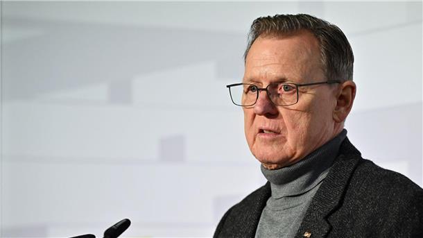 Ramelow erwartet Einigung zu Bezahlkarte Thüringens Ministerpräsident Bodo Ramelow (Die Linke) setzt darauf, dass die bundesweite Regelung zu Bezahlkarten für Asylbewerber nun bald umgesetzt wird.