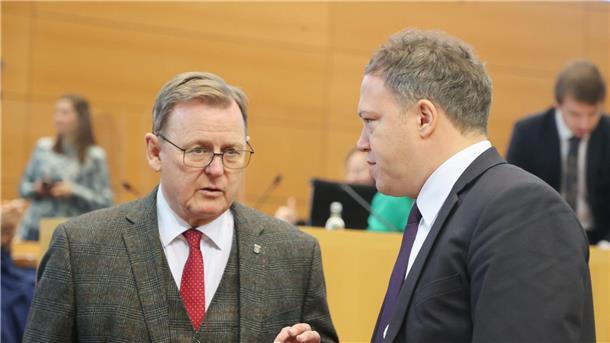 Thüringens Ministerpräsident Bodo Ramelow (l) möchte, dass die Thüringer CDU an alte Stärke anknüpft.