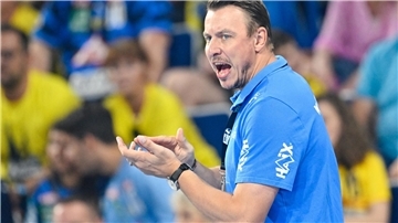 THW-Trainer Filip Jicha feuert seine Spieler an.