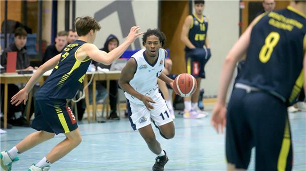 Ti-Zyooh Florencia war mit 17 Punkten Topwerfer der NBBL-Eisbären beim Nordderby-Sieg gegen die Junior Baskets Oldenburg.