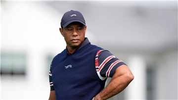 Tiger Woods musste sich wegen eines Bandscheibenvorfalls erneut am Rücken operieren lassen.
