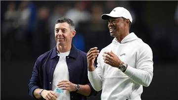 Tiger Woods (r) und Rory McIlroy sind Mitbegründer der TGL. 