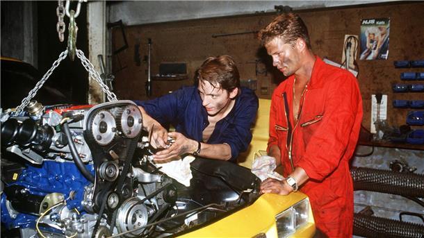 Til Schweiger (r) und Stefan Gabelhoff  1991 in einer Szene aus der Komödie „Manta, Manta“.