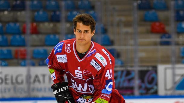 Ein Eishockeyspieler auf dem Eis.